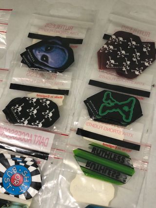 Lote 162 plumas Ruthless para dardos