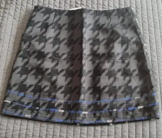 Falda Desigual Estampado NYC. Talla 42.