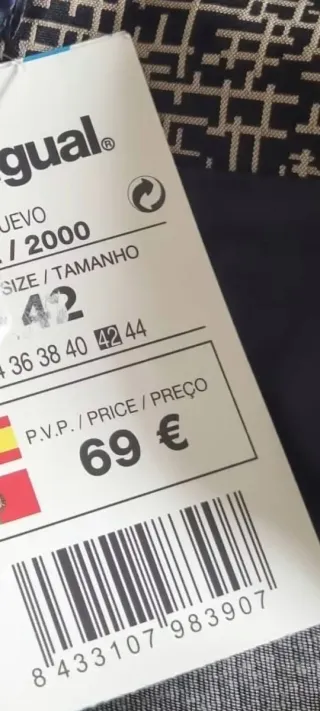 Falda Desigual Estampado NYC. Talla 42.