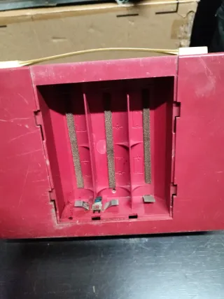 Tocadiscos Portátil Antiguo Beige y Rojo