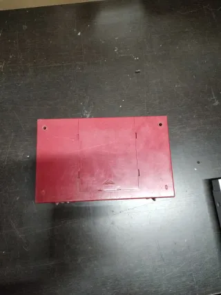 Tocadiscos Portátil Antiguo Beige y Rojo