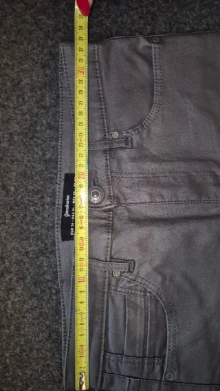 Pantalón efecto piel gris talla 36