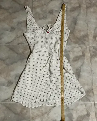 Lote 6 prendas: Vestidos y bolsos