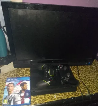 PS4 (PlayStation 4) Negra + 2 Mandos