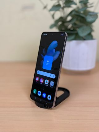 Samsung Galaxy Z Flip4 -92082-