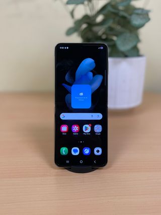 Samsung Galaxy Z Flip4 -92082-