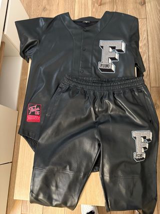 Conjunto FUBU Vintage Negro