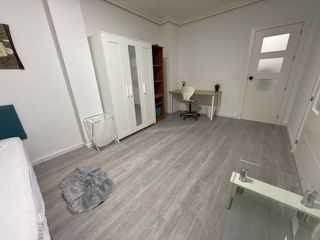 HABITACIÓN EN PISO COMPARTIDO