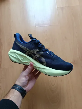 Zapatillas Asics Novablast 5 Azul/Amarillo