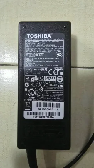 Cargador Toshiba Original