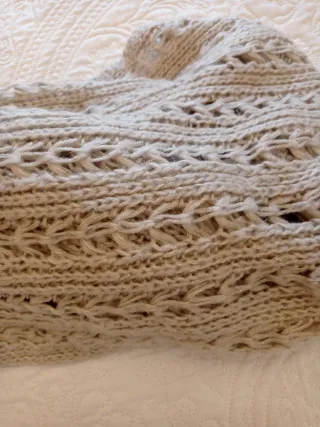 Bufanda beige tejida