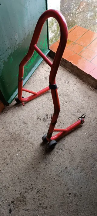 Caballete moto carretera rojo