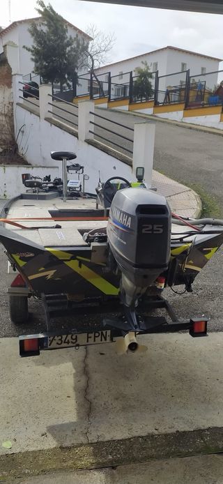 Embarcación de pesca Black Bass