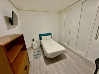 HABITACIÓN EN PISO COMPARTIDO