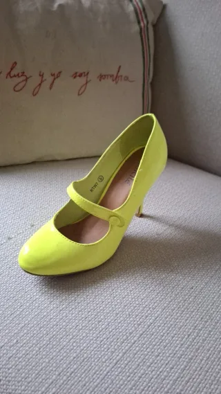 Zapatos de tacón amarillos talla 37