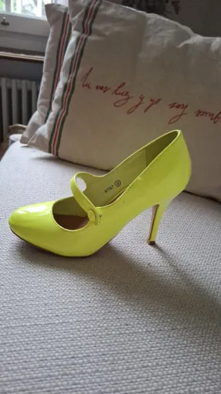 Zapatos de tacón amarillos talla 37