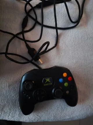 Xbox 360 Negra + Mando y Juegos