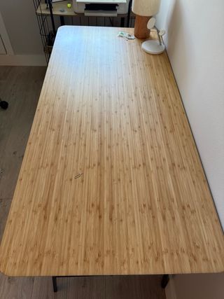 Escritorio de madera y metal