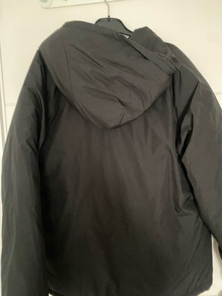 Chaquetón negro de plumas Talla L