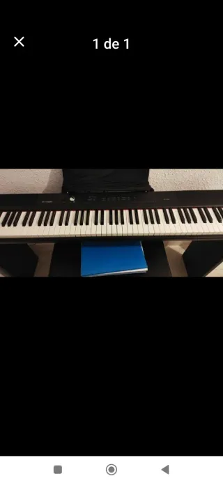 Piano con mueble, funda y taburete