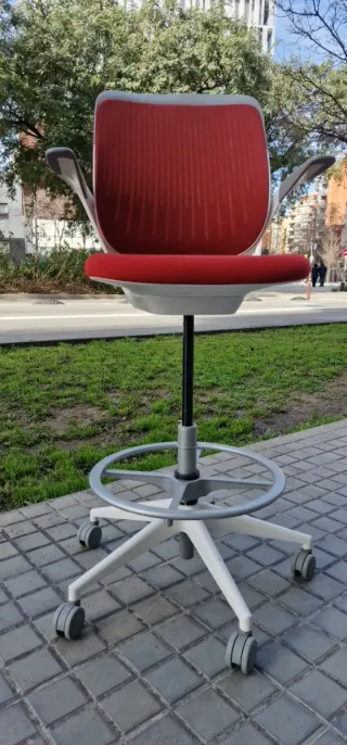 Taburete Alto Giratorio Cobi Steelcase Rojo