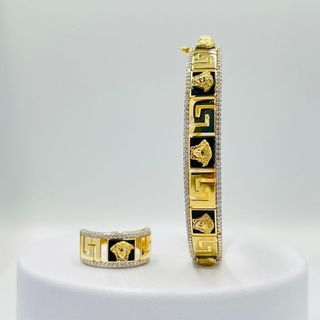 ANILLO MEDUSA ONIX GRECA Y CIRCONITAS. Oro 18k.