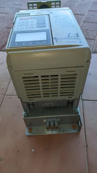 Variador de Frecuencia Yaskawa Varispeed F7
