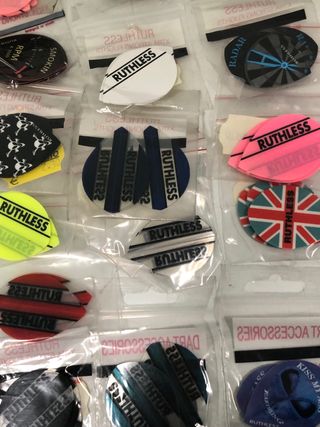 Lote 420 plumas Ruthless para dardos