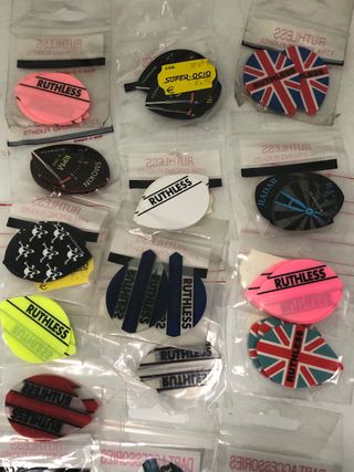 Lote 420 plumas Ruthless para dardos