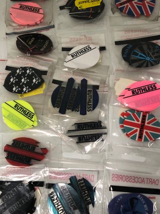 Lote 420 plumas Ruthless para dardos