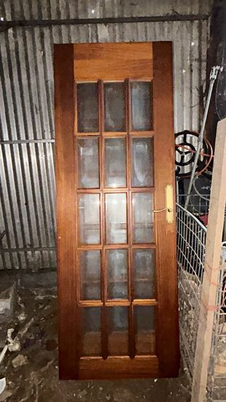 Puerta de madera maciza