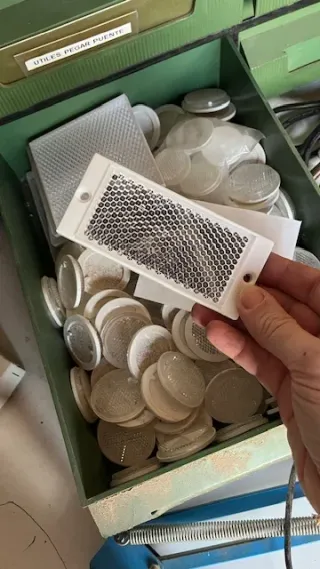 Espejos reflectantes catadióptricos