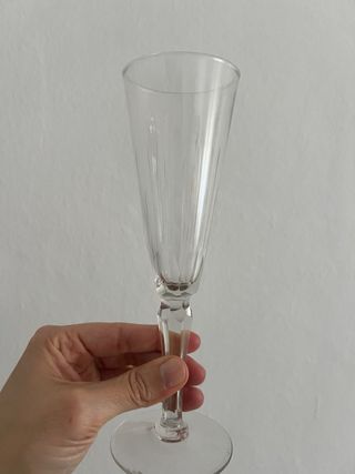 Copas antiguas de champán de cristal tallado