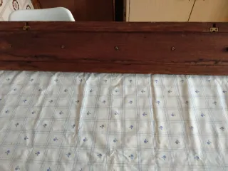 Perchero vintage castaño pomos porcelana