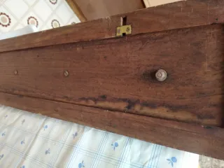 Perchero vintage castaño pomos porcelana