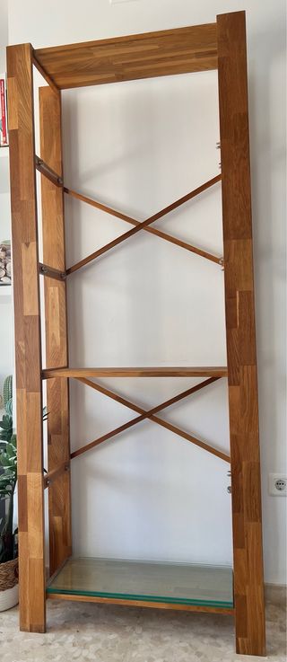 Estantería de madera con 4 espacios