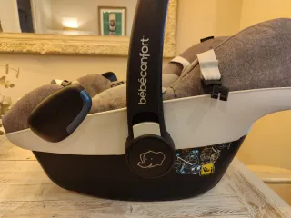 Silla Maxicosi con Base 3 way fix. Saco Invierno.