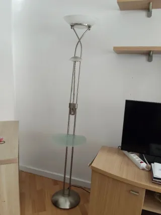 Lámpara de pie moderna metal y cristal