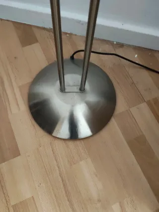 Lámpara de pie moderna metal y cristal