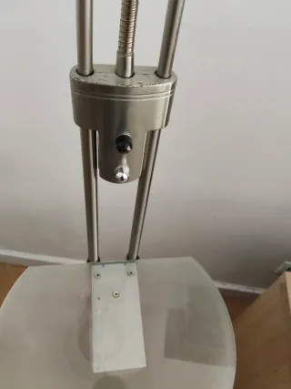 Lámpara de pie moderna metal y cristal