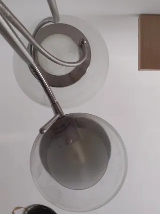 Lámpara de pie moderna metal y cristal