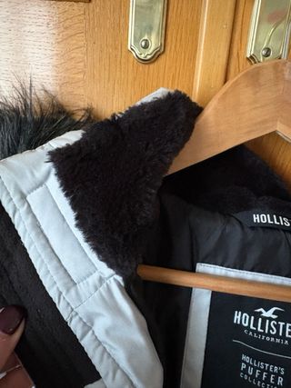 Chaqueta Puffer Hollister Gris