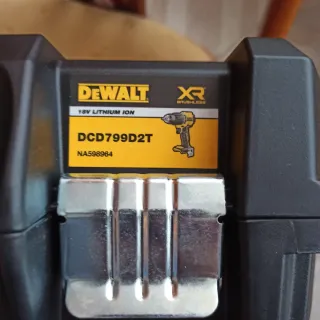 Taladro Percutor Dewalt XR18V 13mm modelo DCD799D2