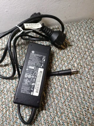 Cargador HP para portátil modelo PPP012D-S - 90W