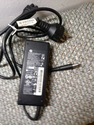 Cargador HP para portátil modelo PPP012D-S - 90W