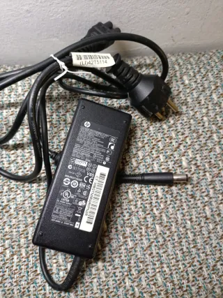 Cargador HP para portátil modelo PPP012D-S - 90W