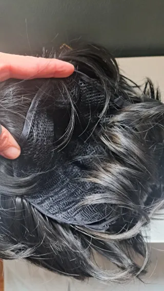 Pelucas negras y castañas