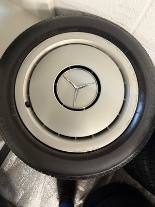 Llantas Mercedes 190 con Tapacubos