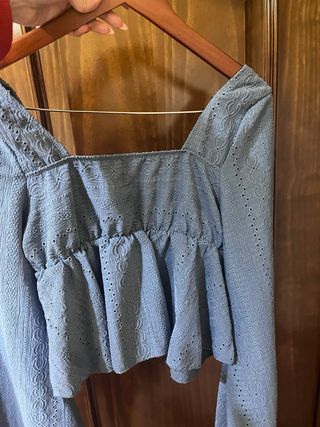 Top crop manga acampanada