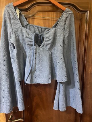 Top crop manga acampanada